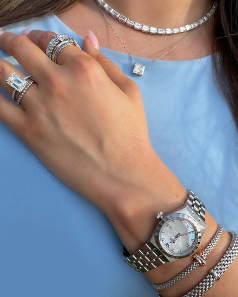 Stack inspiration for the white gold jewelry lovers 💎🤍 White Gold Love Bracelet, Love Bracelet Cartier, Cartier White Gold, Gold Love Bracelet, Bracelet Cartier, Bracelet Stacks, Small Watch, White Gold Jewelry, Love Bracelets