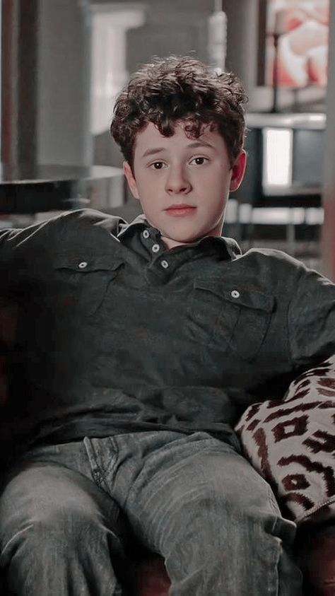 Luke Modern Family, Modern Family Art, Luke Dunphy, Nolan Gould, Male Celebs, Icon X, Real Family, Family Art, Modern Family