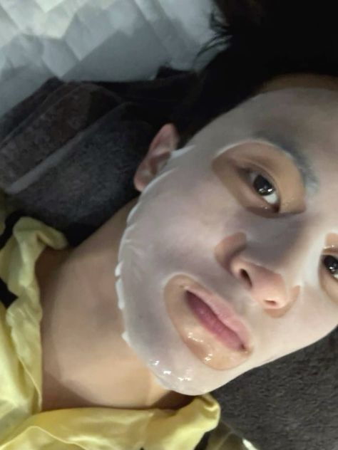 mark lee Mark Lee Face Mask, Mark With Mask, Korean Bf Material, Mark Lee Bf Material, Mark Nct Boyfriend Material, Mark Mask, Mark Selca, Mark Lee Boyfriend Material, Mark Bubble