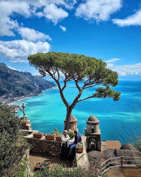 Ravello (SA) @alicetticcola📷 - Italia meravigliosa Villa Rufolo, Italy Girl, Ravello Italy, Italy Tourism, Campania Italy, Italy Landscape, Italian Life, Explore Italy, Italy Tours