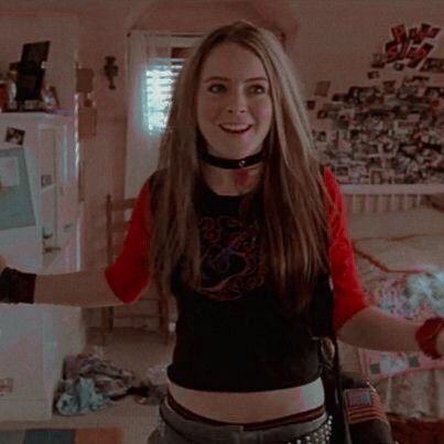 2000s Teen Movies, Hamburger Phone, Lindsay Lohan 2000s, Anna Coleman, Cinema Outfit, 2000s Hair, 2000s Outfit, Petite Models, Friday Outfit