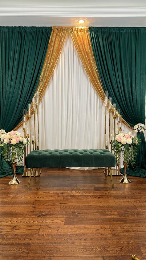 Emerald And Gold Backdrop, Backdrop Curtains Ideas, Green Curtain Backdrop, Quinceanera Photo Backdrop, Emerald Green Wedding Backdrop, Green And Gold Wedding Backdrop, Gold Wedding Backdrop, Emerald And Gold Wedding, Green Quinceanera Theme