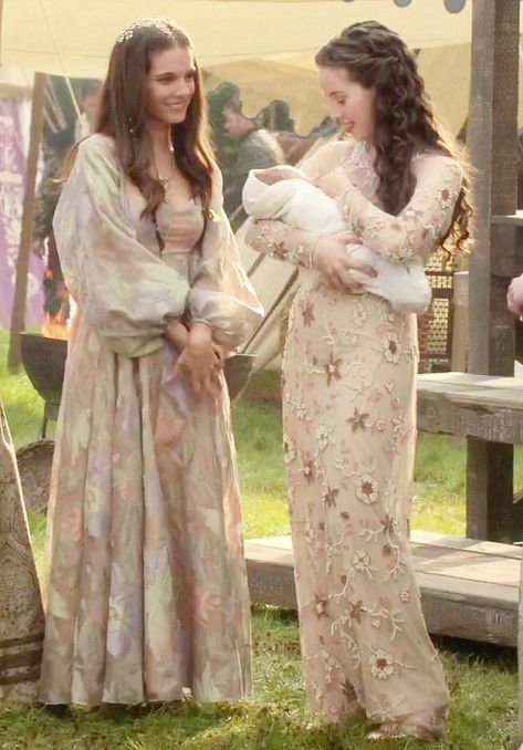 Lola Reign, Lady Kenna, Reign Tv Show, Marie Stuart, Reign Mary, Reign Fashion, Reign Dresses, Queen Mary, Historical Dresses