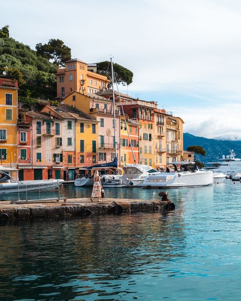 🇮🇹Don’t skip this colourful village from your Italy trip❤️ SAVE & SHARE Nestled along the Italian Rivieria , 20mins from Santa Margherita you will find one of the most colourful fishing villages in Europe. Welcome to Portofino a place you must visit in Liguria, Italy. A postcard perfect dream harbour where you will find cute colourful streets, boutiques, designer shops , cafes and fine restaurants surrounded by nature and the Mediterranean Sea. The relaxed atmosphere makes the sleepy villag... Murren Switzerland, Cute Village, Riomaggiore Italy, Eze France, Hallstatt Austria, Portofino Italy, Santa Margherita, Liguria Italy, Italy Trip