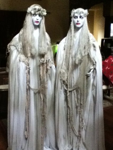 Haunted Character, Haunted Halloween Costumes, Halloween Ghost Costume Women, Graveyard Costume Ideas, Banshee Halloween Costume, Scary Ghost Costume, Banshee Costume Diy, Creepy Old Halloween Costumes, Scary Victorian Costume