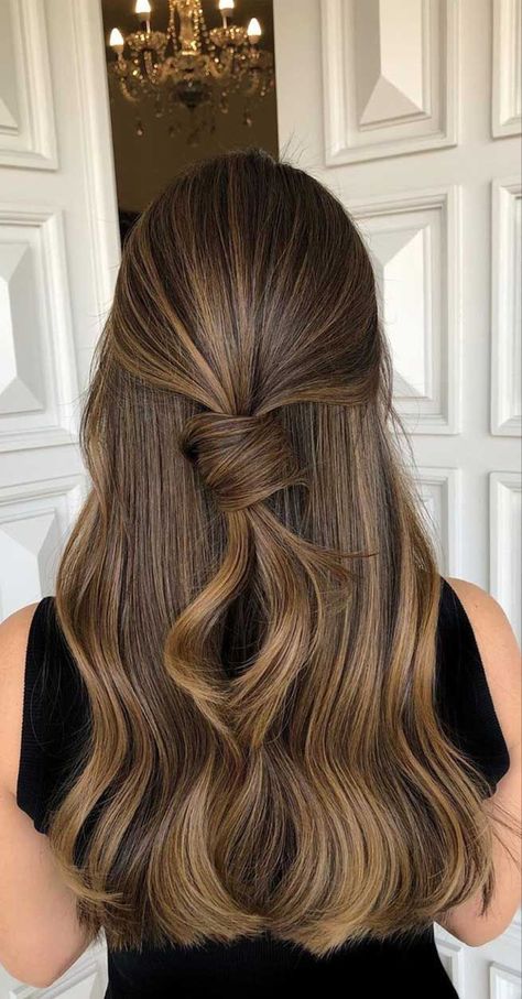 Brown Hairstyles, Gorgeous Hair Color, Hair Color Light Brown, Brunette Balayage Hair, Brown Hair Balayage, Light Hair Color, Highlights Brown Hair, Hair Color Highlights, Balayage Brunette