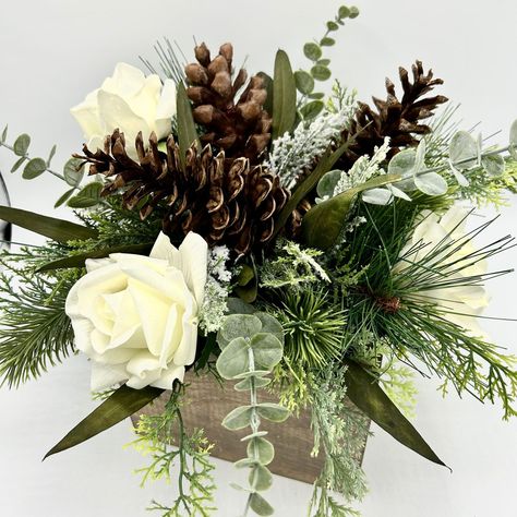 Evergreen Wedding Table Decor, Winter Themed Flower Arrangements, Fall Engagement Party Centerpieces, Christmas Centerpiece Wedding, Winter Flower Centerpieces For Table, Winter Silk Flower Arrangements, Winter Themed Wedding Centerpieces, Evergreen Wedding Centerpiece, Winter Wedding Centerpieces Round Table