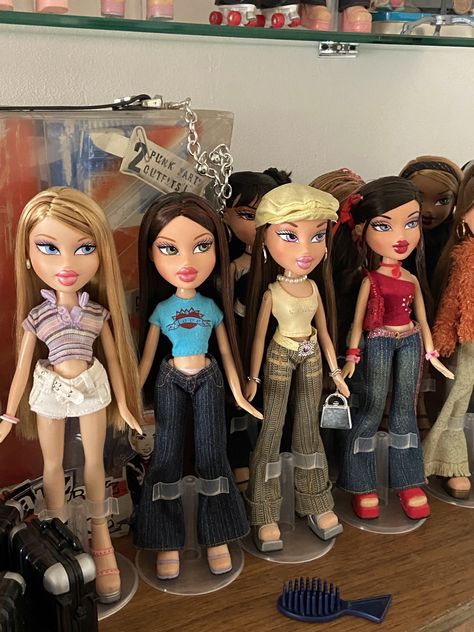 2000s Bratz Dolls, Myscene Outfits, Bratz Dolls Outfits In Real Life, Bratz Aesthetic Outfit, Bratz Doll Outfits, Brat Doll, Bratz Girls, Bratz Inspired Outfits, Bratz Doll