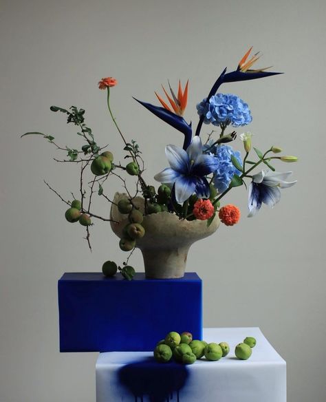 Unconventional Flower Arrangements, Modern Ikebana Flower Arrangement, Sculptural Floral Arrangements, Abstract Floral Arrangements, Contemporary Floral Arrangements, Japanese Floral Arrangements, Unique Flower Arrangements Creative Floral Design, Asian Tablescape, Unusual Flower Arrangements