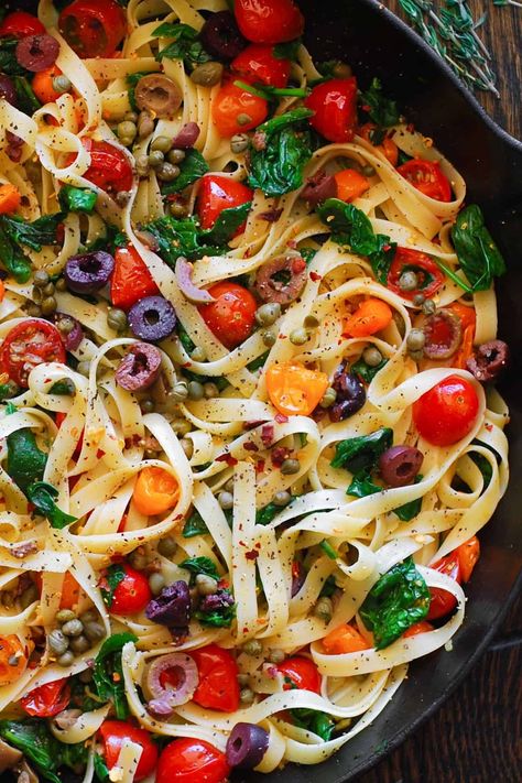 tomato spinach fettuccine pasta with olives, capers - in a cast iron skillet. Kale And Tomato Recipes, Grape Tomato Recipes, Tomato And Spinach Pasta, Gourmet Entrees, Spinach Fettuccine, Pasta With Olives, Simple Spinach Salad, Lemon Garlic Butter Sauce, Tomato Spinach