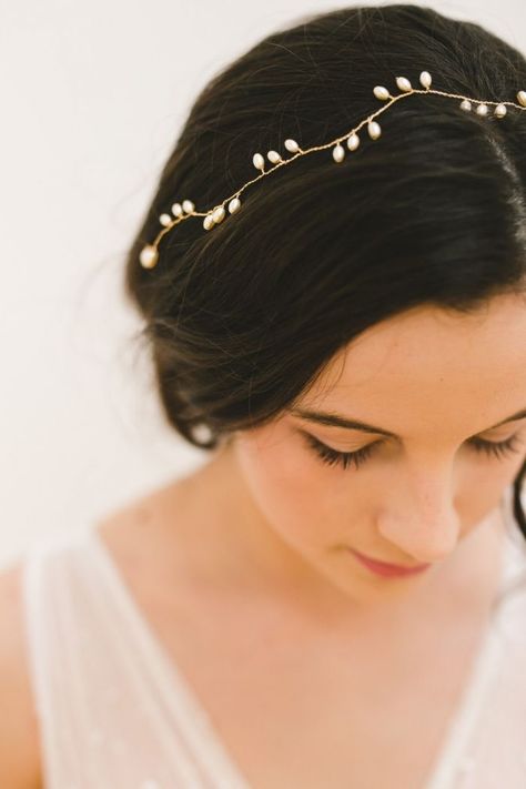 Pearl Hair Vine Wedding, Wedding Hairstyles And Makeup, Headpiece Wedding Hair, Hair Vine Bridal, Pearl Hair Vine, Wedding Hair Vine, Wedding Hair Head Piece, Bead Hair Accessories, Vine Wedding