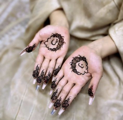 Baat Pakki Mehndi Design, Minimal Henna, Baat Pakki, Simple Mehandi, Friendship Skills, Henna Tattoo Designs Hand, Mehndi Designs Bridal Hands, Simple Henna Tattoo, Rose Mehndi Designs