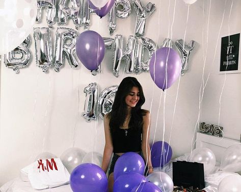 Purple Birthday Decorations, Lila Party, Purple Party Decorations, Birthday Outfit For Teens, Purple Birthday Party, Birthday Room Decorations, Decoration Balloon, Birthday Goals, Purple Balloons