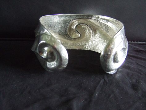 Chasing And Repousse, Metal Shaping, Jewelry Nature, Jewelry Workshop, Corset Belt, Precious Metal, Metal Jewelry, Precious Metals, Cuff Bracelet