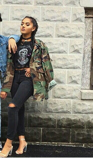 Tough looking. Love the braids with the camo jacket, black graphic shirt & black ripped skinny jeans Outfit Goals, Mode Inspiration, Fashion Killa, Outfits Casuales, Urban Fashion, American Apparel, Look Fashion, Jacket Outfits, Fall Outfits