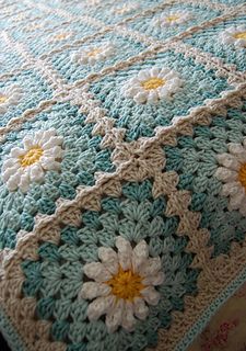 Motifs Afghans, Daisy Square, Daisy Blanket, Motifs Granny Square, Crochet Free Patterns, Crochet Unique, Crocheted Blanket, Confection Au Crochet, Easy Crochet Blanket