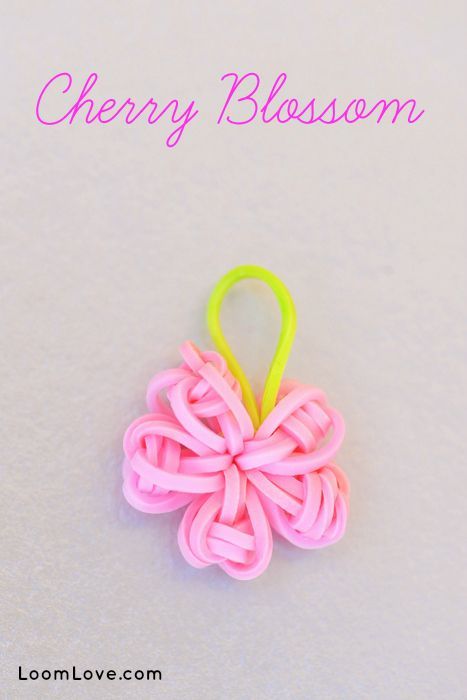 How to Make a Cherry Blossom Charm #rainbowloomcharms Loom Band Charms, Rainbow Loom Animals, Loom Bands Designs, Loom Tutorials, Loom Bands Tutorial, Loom Band Patterns, Rainbow Loom Bracelets Easy, Loom Love, Rainbow Loom Tutorials