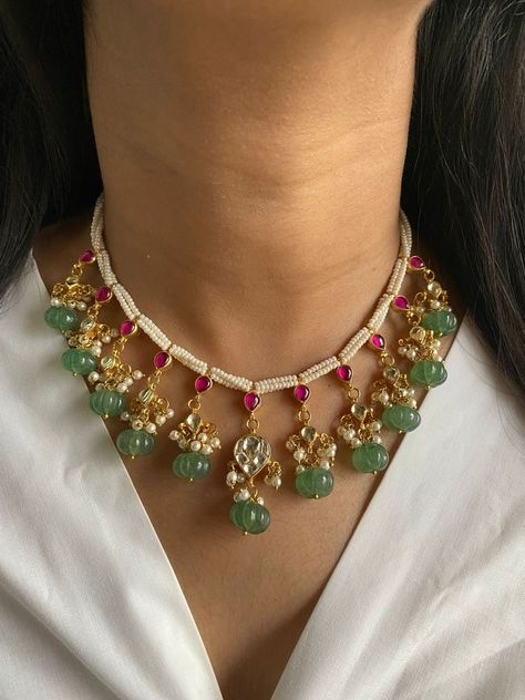 S Mehendi, Pumpkin Beads, Indian Wedding Jewelry Sets, Neck Pieces Jewelry, Antique Necklaces Design, Indian Bridal Jewelry Sets, Fancy Jewelry Necklace, Pearl Jewelry Design, Bridal Jewellery Design