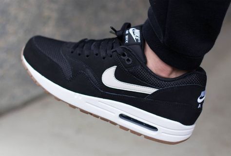 Air Max 1 Black, Blue Shoes Men, Nike Air Max Black, Mens Grey Shoes, Nike Air Max Mens, Nike Free Runners, White Shoes Men, Run Shoes, Nike Max