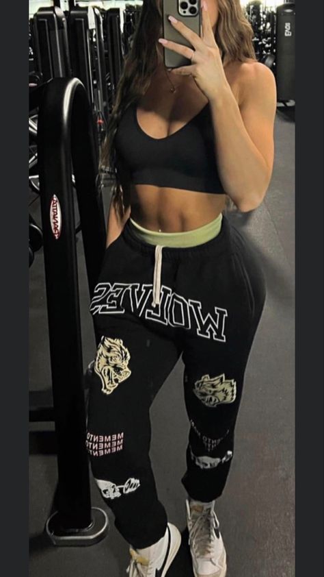 Darc sport She Darc Sport, Darc Sport Outfit, Dark Gym Aesthetic Women, Emo Gym Outfits, Darc Sport Clothing, Darc Sports, Gym Style Women, Active Fits, Girl Gym Outfits