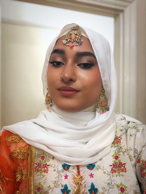 Desi jewellery, white hijab, shalwar kameez, nose ring Hijab With Earrings, Desi Jewellery, White Hijab, Desi Fits, Stylish Hijab, Hijabi Style, Hijab Styles, Shalwar Kameez, White Earrings