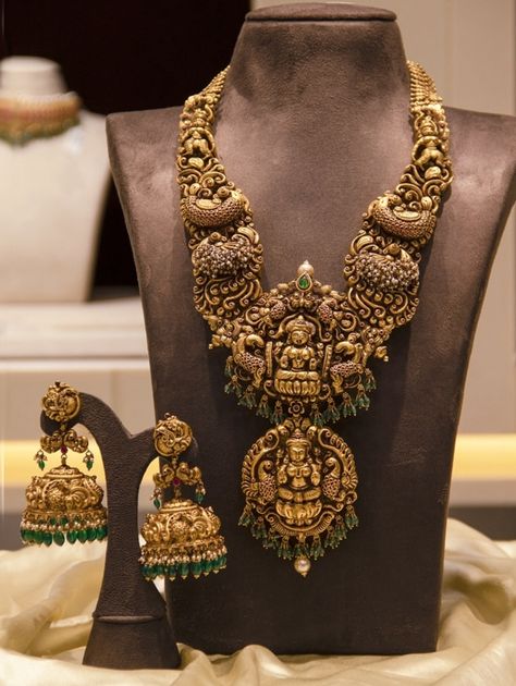 Bridal Antique Jewellery Sets, Bridal Gold Long Haram Designs, Nakshi Jewellery Antiques, Middle Haram Gold Designs Latest, Antique Pendants Gold Indian, Wedding Jewellery Collection For Bride, Temple Jewelry Necklace Antique Gold, Gold Sets Jewelry Indian Design, Long Haram Gold Jewellery Designs