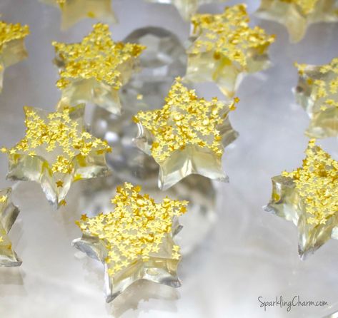 Champagne Shots, Champagne Jello, Champagne Jello Shots, Nye Party Ideas, Nye Food, New Years Eve Party Ideas Food, New Years Eve Dessert, New Years Appetizers, Star Shaped Cookies