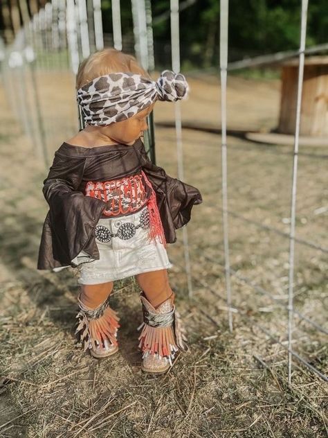 Country Baby Outfits Girl, Western Newborn Outfits, Baby Western Outfit Girl, Baby Girl Country Outfits, Baby Girl Western Outfits, Western Baby Girl Outfits, Western Baby Pictures, Country Baby Pictures, Country Baby Girl Clothes