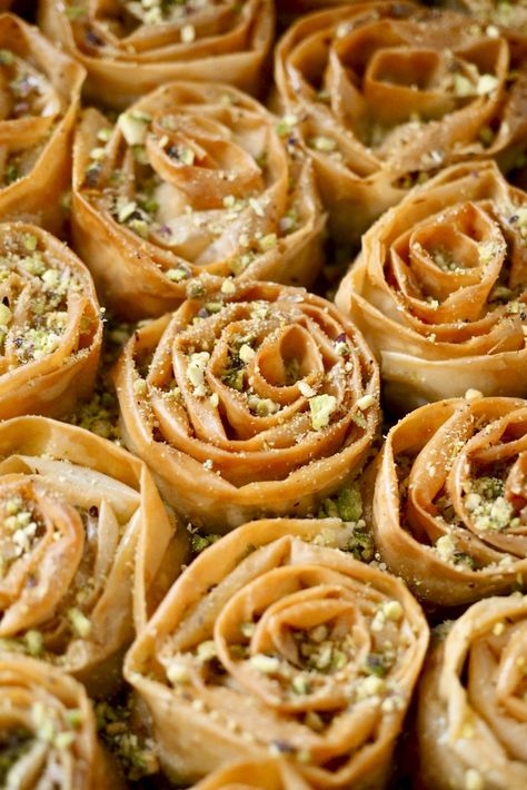 Baklava In Muffin Tin, Rolled Baklava Recipe, Easy Baklava Recipe Simple, Baklava Roses, Rose Baklava, Fillo Pastry Recipes, Pecan Baklava, Baklava Recipes, Baklava Recipe Easy