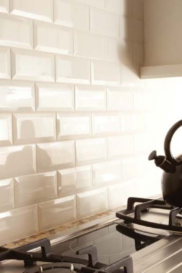 bevelled subway tile backsplash in a kitchen in a cream or off white colour Beveled Subway Tile Backsplash, Beveled Subway Tile, Subway Tiles Bathroom, White Tile Backsplash, Kitchens Design, Subway Tile Backsplash, Subway Tiles, Kitchen Redo, House Remodel