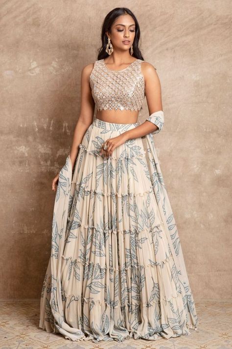 Indian Lengha Modern Simple, 3 Pices Dress, Simple Lengha Design, Lengha Modern, Lengha Designs, Lehenga Embroidery, Tiered Lehenga, Wedding Outfits Indian, Arpita Mehta