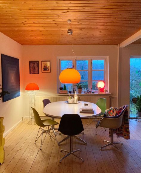 Space Age Interior, Apartment Inspiration, Desk Lamps, Space Age, Modern Retro, Interior Inspo, Aesthetic Room Decor, House Inspo, Apartment Living