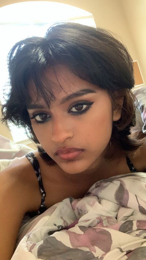 Makeup On Brown Skin, Soft Grunge Makeup, Padma Patil, Dark Makeup Looks, Brown Girls Makeup, Punk Makeup, Naturally Curly Hair, Brown Skin Makeup, Dope Makeup