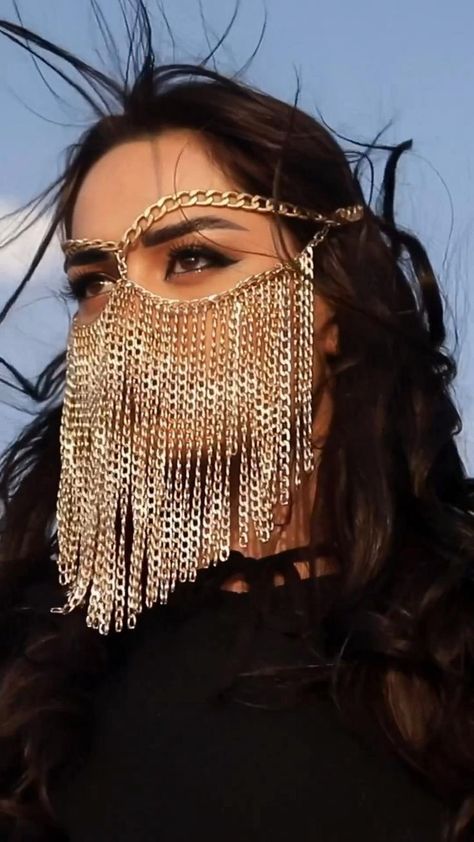 Fashion Fails, Tall Women, Fails, Lips, Mask, Paris, Chain, Gold, Design