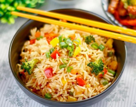 Cantinho Vegetariano: Arroz Basmati com Brócolis e Pimentão (vegana) Broccoli Indian Recipes, Chinese Fried Rice Recipe, Vegetable Fried Rice Recipe, Vegetarian Fried Rice, Chinese Fried Rice, Vegan Stir Fry, Easy Chicken Breast, Vegetable Fried Rice, Arroz Frito