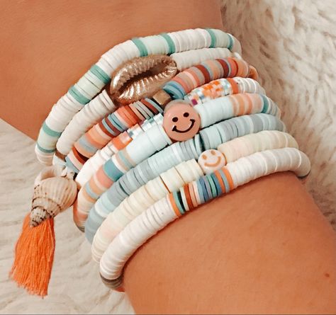 Clay Bead Bracelet Ideas, Bead Bracelet Ideas, Make Clay Beads, Clay Bead Necklace, Beaded Braclets, Preppy Bracelets, Homemade Bracelets, Clay Bead Bracelet, Preppy Jewelry