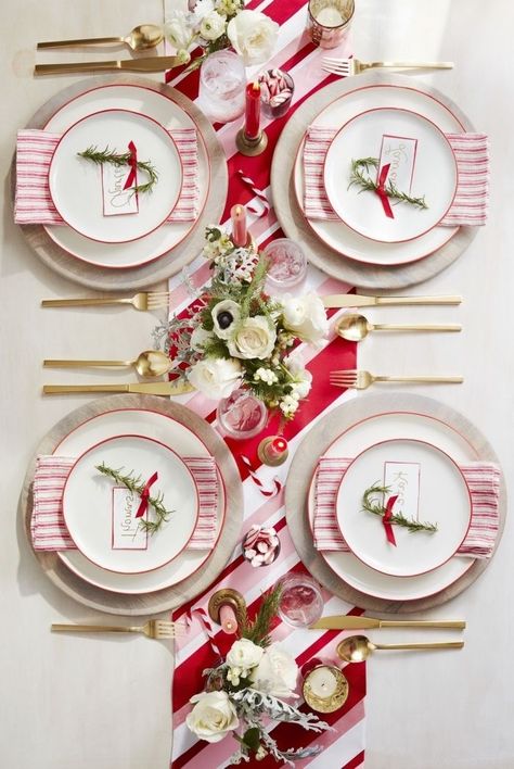 Floral Christmas Centerpieces, Pink Christmas Table, Diy Christmas Table, Candy Christmas Tree, Peppermint Christmas, Christmas Centerpieces Diy, Holiday Table Settings, Holiday Tablescapes, Navidad Diy