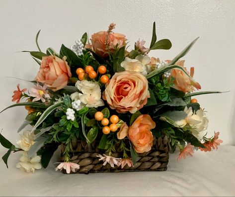 Basket Centerpieces Table, Basket Floral Arrangements, Basket Table Centerpiece, Weaved Basket, Basket Centerpiece, Table Centerpiece Wedding, Basket Flower Arrangements, Basket Table, Basket Centerpieces