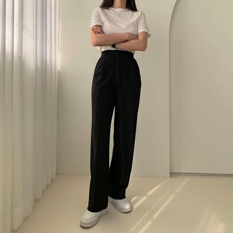 White Shirt Trousers Outfit, Black Trouser White Shirt, Black Pants And White Top Outfit, Black Pants And Tshirt Outfit, White Top And Black Trousers Outfit, White Shirt And Trousers For Women, Black Trousers And White Shirt, White Top And Trousers Outfit, Black Pant White Shirt Women