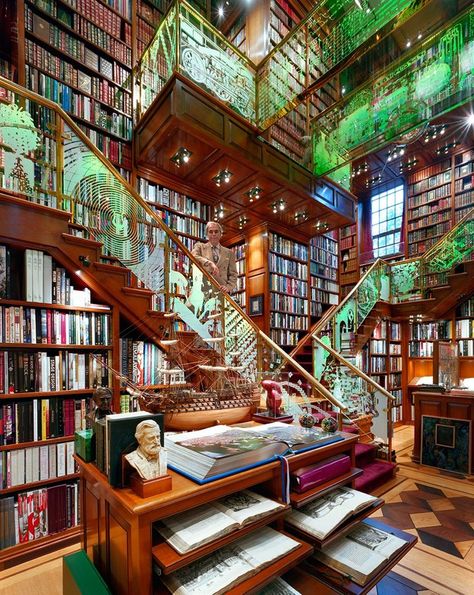 One of the biggest and richest private libraries in world Zhongshuge Bookstore, Bookstore Interior, Red Staircase, Livraria Lello, Lots Of Books, Home Gym Design Garage, Private Library, Dream Library, Beautiful Library