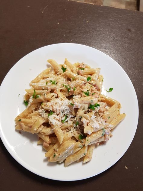 Penne Carbonara, Carbonara Recept, Pasta Penne, Carbonara Pasta, Penne Pasta, Food Images, The Hub, Pasta Salad, Salad