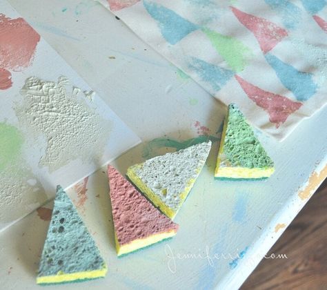 Fun and Easy Sponge Stamped Tote Bag - Jennifer Rizzo Easy Tote Bag, Diy Sponges, Blank Tote Bag, Kids Painting Party, Kids Crafting, Fabric Stamping, Diy Bags Purses, Diy Tote Bag, Cut Up