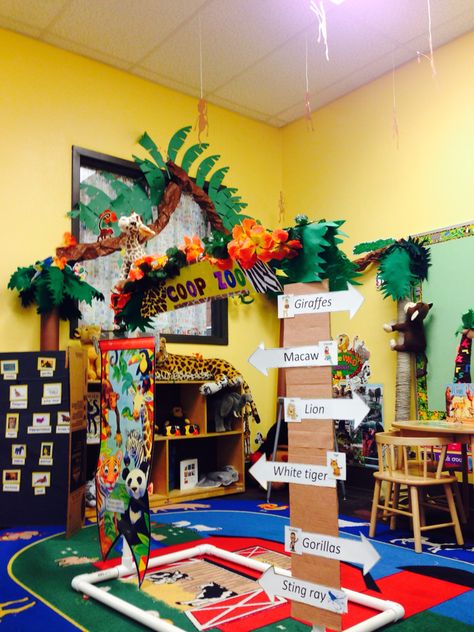 Zoo Theme Dramatic Play, Zoo Theme Classroom Decorations, Zoo Dramatic Play Center, Classroom Zoo Theme, Zoo Play Ideas, Zoo Theme Preschool Classroom, Jungle Preschool Theme Classroom, Zoo Role Play Area, Zoo Pretend Play Preschool