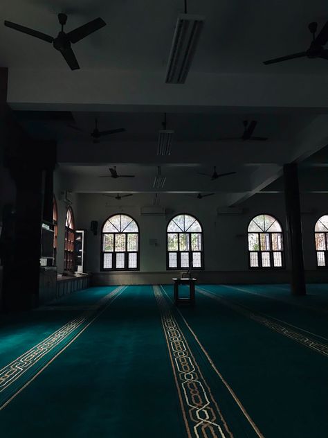 Inside Mosque, Inside A Mosque, Low Exposure, Beautiful Quran Verses, Interior Pictures, Muslimah Aesthetic, Mood Off Images, Selfie Ideas, Islamic Architecture