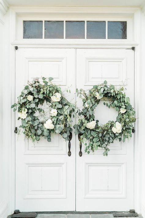 Church Wedding Decorations Rustic, Swanky Wedding, Ceremony Decorations Church, Small Church Weddings, Christmas Wedding Decor, Christmas Wedding Centerpieces, Wedding Church Decor, Wedding Doors, Church Wedding Decorations