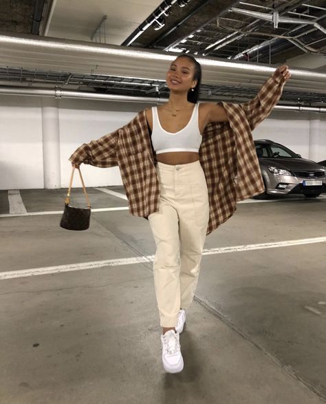 👜 on Twitter: "Brown outfit 🤎… " Urban Outfitters Outfit Ideas, Urban Outfitters Outfit, Casual Attire For Women, Urban Outfitters Clothes, Brown Outfit, Fall Clothes, Streetwear Fashion Women, Fashion Streetwear, Style Streetwear