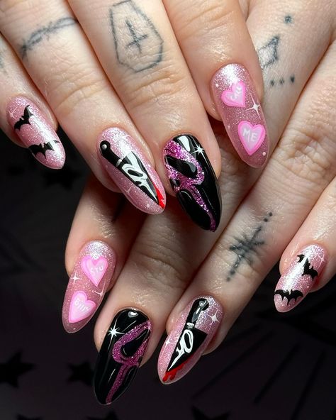 Killer nailz 🔪🩸💖 ___ @nailz_by_dev @nailzbydevshop Code 🔪𝗦𝗣𝗘𝗟𝗟𝗕𝗢𝗨𝗡𝗗🔪 to save 🩸Come in peace 🩸Baddest black liner 🩸Level up white liner 🩸Oops I did it again liner 🩸Heartbreaker 🩸Deadly detailer 🩸Hoochie Mama @omyetc Vanilla cuticle butter 🧈 Code ✌🏻AIMEEETC✌🏻to save _____ #halloweennails #halloween #nailart #spookynails #ghostface #ghostfacenails #screamnails #nailsofinstagram #showscratch #nailitdaily #wearestourbridge #stourbridgenails #pinkhalloween #pinknails #nailzbydevshop #... Knife Nail Design, Scream Nails Pink And Black, Scream Nail Art Pink, Girly Halloween Nails Short, Cute Ghostface Nails, Halloween Ghostface Nails, Chucky Nails Short, Ghostface Nail Designs, Horror Film Nails