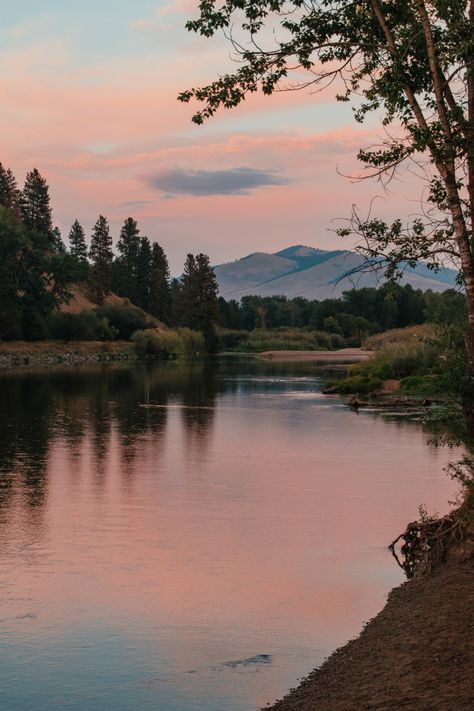 Living In Montana, The Little Things In Life, Montana Wallpaper, Missoula Aesthetic, Montana Core, Montana In The Fall, Montana Photography, Lake Missoula, Montana Life