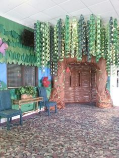 Vbs 2015 journey off the map Enchanted Forest Classroom, Forest Classroom, Weird Animals Vbs, Jungle Theme Classroom, Door Decorations Classroom, Christmas Potpourri, Orange Garland, Camping Theme, Vacation Bible School