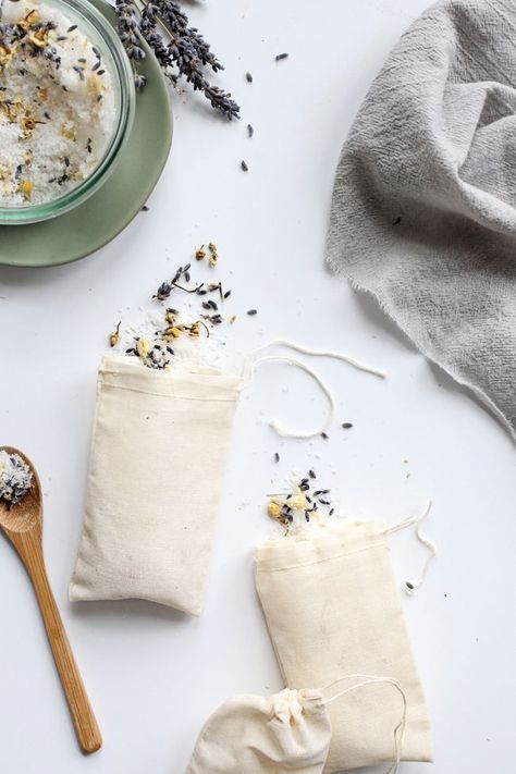 With mineral-rich sea salt, soothing herbs, and nourishing essential oils, these DIY tub tea bags are the perfect way to keep dry skin at bay this winter. Diy Tub, Diy Tea Bags, Fall Bathroom Decor Ideas, Tub Tea, Fall Bathroom Decor, Fall Bathroom, Natural Beauty Treatments, Hello Glow, Bath Tea